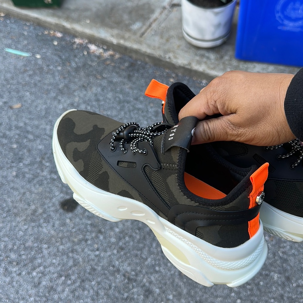Steve Madden Sneakers